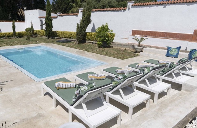 VILLA GRACIA LUX 1, BEAUTIFUL HOUSE IN NATURE AND CLOSE TO SEA, POOL AND TENNIS.