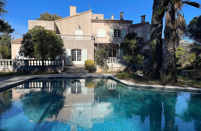 Villa Grand Cédre - Family house with infinity pool, garden 4000m2.