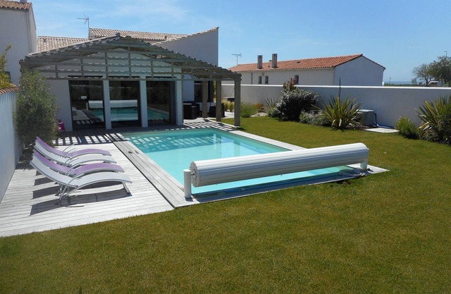 VILLA Grand Standing with private pool sleeps 8. Renovated 2025