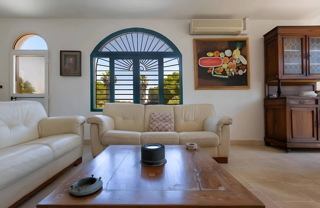 Villa 'Grande Cazzato Vicino Al Mare' with Private Terrace, Private Garden and Air Conditioning