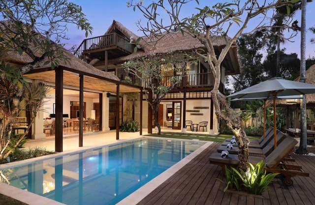 Villa Grasshopper by Nakula