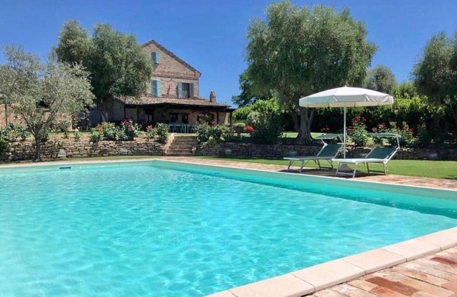 Villa Grazia and dependance (total: 14 beds) in the hills with swimming pool