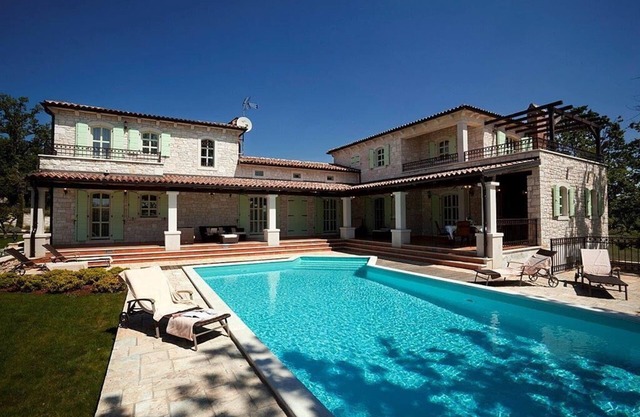 Villa Green Estate with Pool