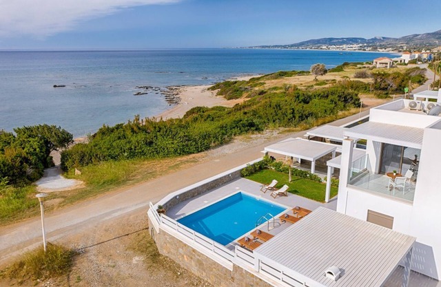 Villa Halie - Three Bedroom Villa, Sleeps 6