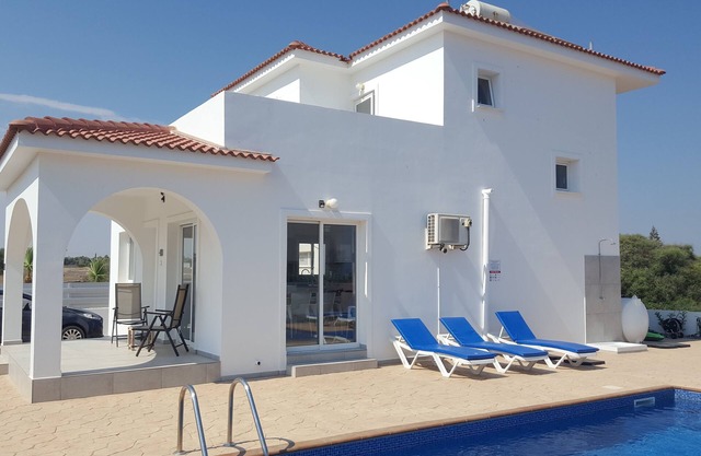 Villa Hara, SeaViews, Pool,WIFI, 2min to Water Park 5min to Ayia Napa
