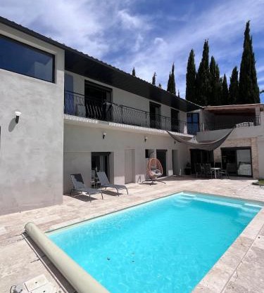 Villa haut de gamme avec piscine et jacuzzi