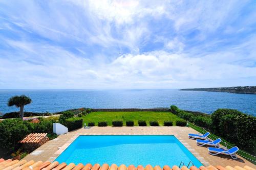 VILLA HELIOS Villa en Cala Pi con vistas despejadas