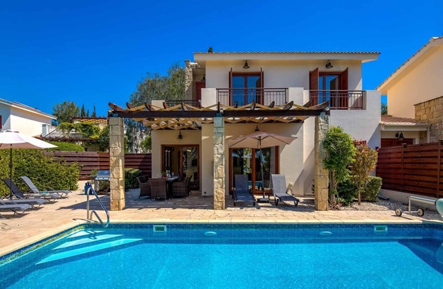 Villa HG12 Athina - Three Bedroom Villa, Sleeps 6