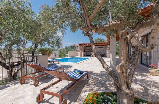 Villa Hilltop View - Split by Villas Guide