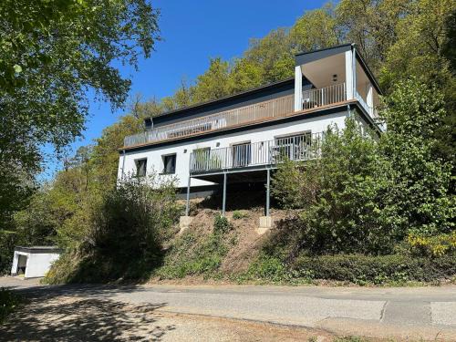 Villa Holgenbach - Penthouse- und Ferienwohnung im Nationalpark Eifel