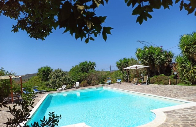 Villa/Holiday House with pool