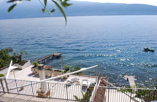 Villa I Cipressi by Theater Home, directly on the lake with jacuzzi on the terrace