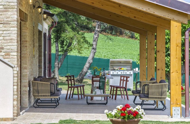 Villa I Gelsi 8 Marcheholiday, with infinity pool and hydromassage corner
