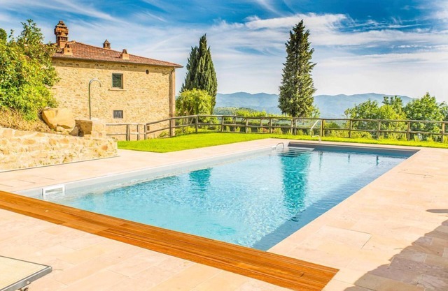 Villa I Gigli - Six Bedroom Villa, Sleeps 12