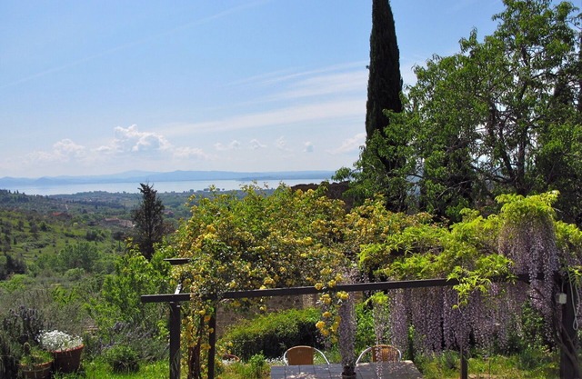 Villa: Idylle on the hill above the Lago Trasimeno, border Umbria-Tuscany