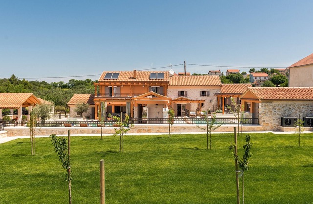 Villa Ij Dvori nearby Sibenik – Crovillas GmbH