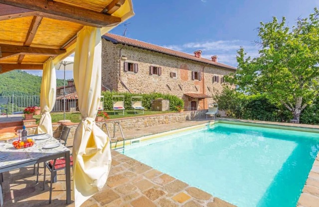 Villa Il Castello - Four Bedroom Villa, Sleeps 8