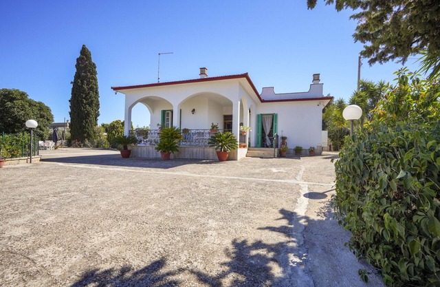 Villa "Il Carrubo" with Private Pool, Private Terrace & Wi-Fi
