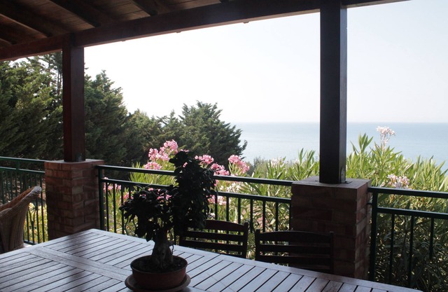 Villa il Carrubo 100 meters from a unique and unspoiled sea
