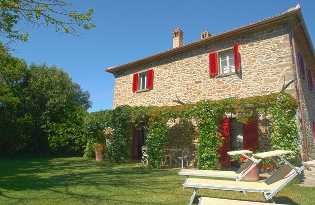 Villa il Giuggiolo, ancient country house with pool at Azienda Fontelunga