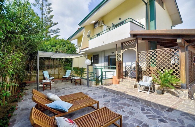 Villa Il Nocchiero: A welcoming three-story independent house situated at a short distance from the beach, with Free WI-FI.