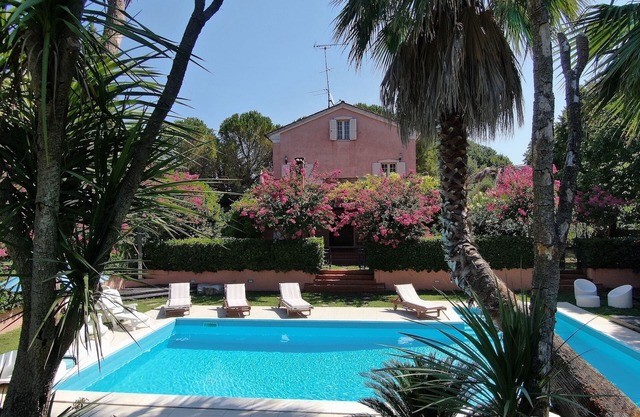 Villa Il Querceto, for 20 people, 6 bedrooms, private pool, near the sea