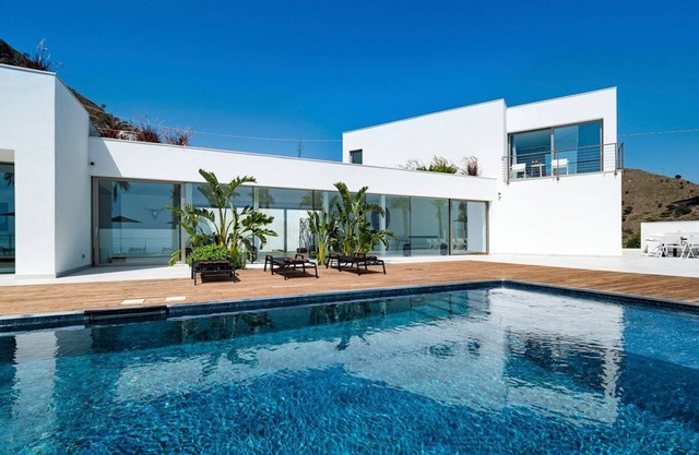 Villa Illuminata - Seven Bedroom Villa, Sleeps 14