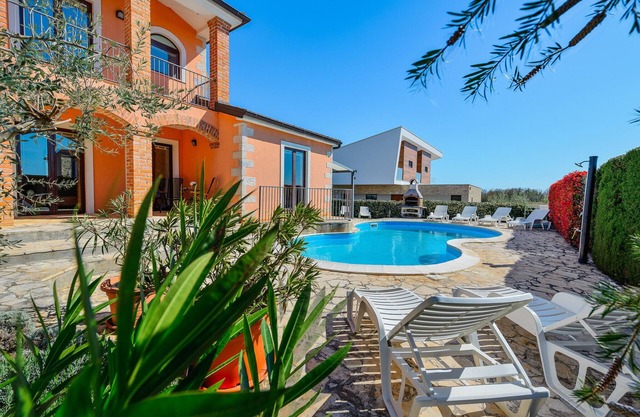 Villa Imagine with heated pool in Visnjan, Istria