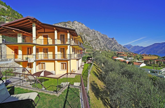 "Villa Imelda" spacious, bright apartments, garden or balcony, lake view