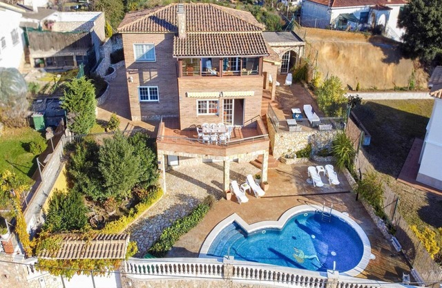 Villa in Aiguaviva Park with Private Pool