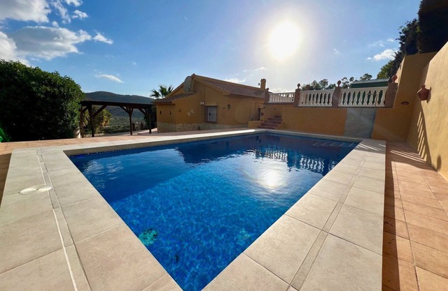 Villa in Alcaucin - Sleeps 4 - Pool - Parking