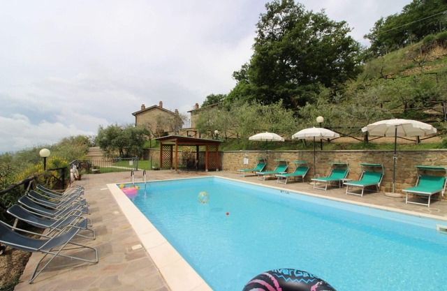 Villa in an extremely panoramic position with private pool for 6 persons, perfect for groups of frie