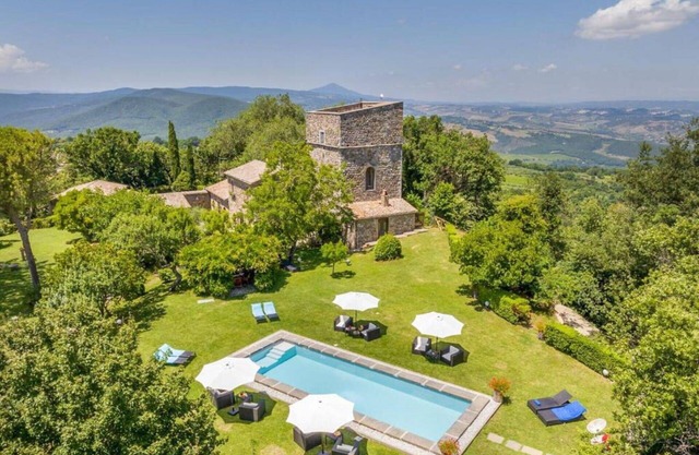 Villa in Castel Viscardo with 5 bedrooms sleeps 10