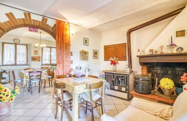 Villa in Città Di Castello with 2 bedrooms sleeps 4