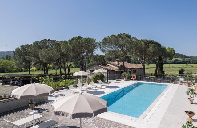 Villa in Colle Di Val D’elsa with 4 bedrooms sleeps 8