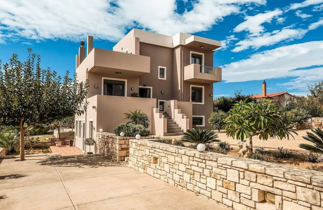 Villa in Crete with Stunning Views & Privacy