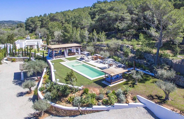 Villa in Santa Eulària Des Riu with 4 bedrooms sleeps 8