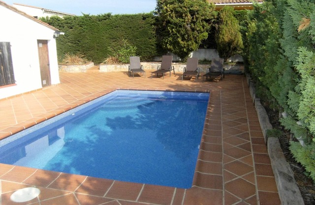 Villa in Estartit with Private Pool & Garden