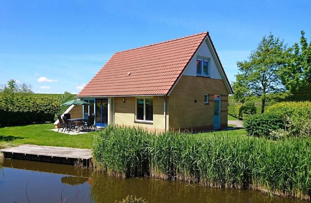 Villa in Friesland with Jetty and Garden