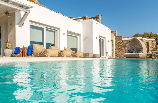 Villa in Agios Ioannis Mykonos with 6 bedrooms sleeps 12