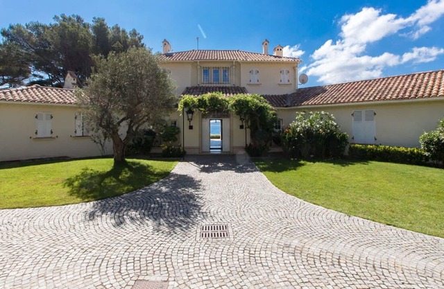 Villa in Grimaud with 15 bedrooms sleeps 30