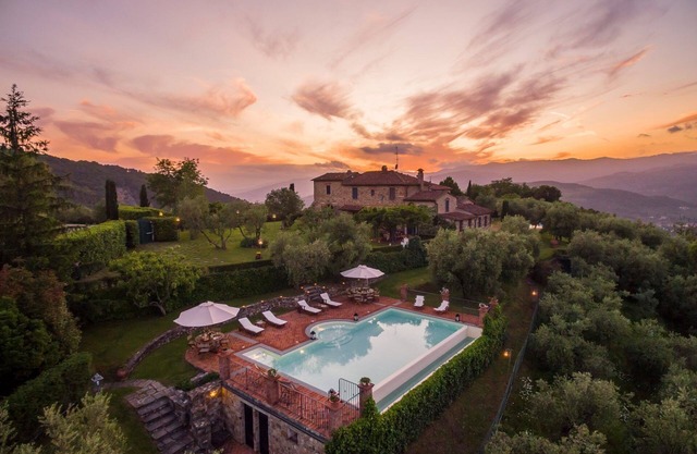 Villa in Grotta Giusti with 7 bedrooms sleeps 20