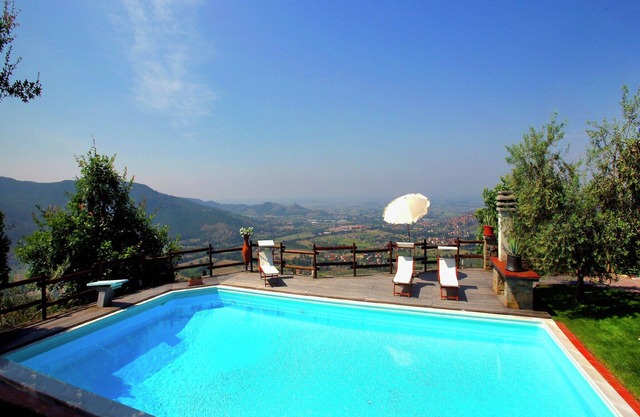 Villa in Tuscany with Pool and Valley Views