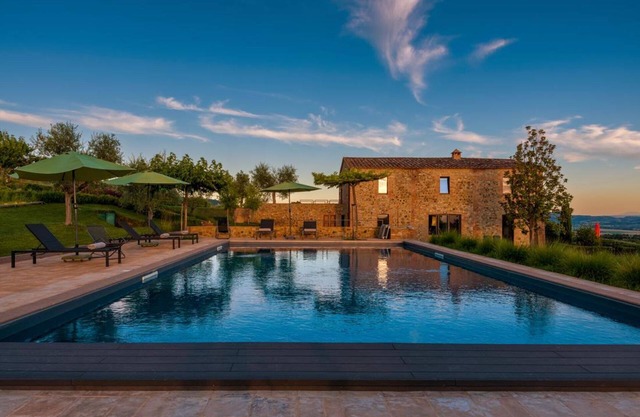 Villa in Madonna Della Sanità with 4 bedrooms sleeps 8