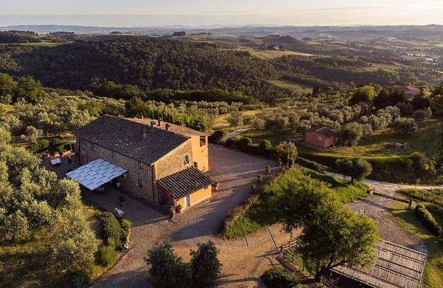 Villa in Montelupo Fiorentino with 6 bedrooms sleeps 11