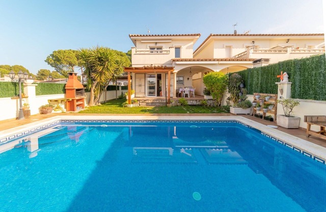 Villa in L’Escala near Riells Beach