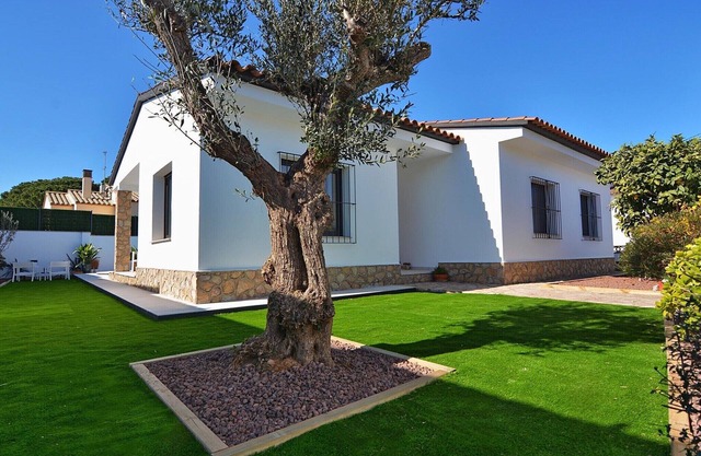 Villa in L’Escala near Riells Beach