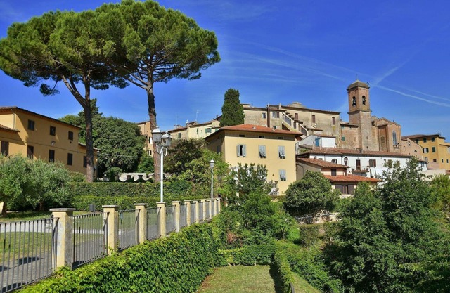 Villa in Lari with Panoramic Terrace & Pool