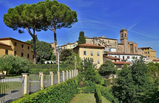 Villa in Lari with Pool and Wine Tours