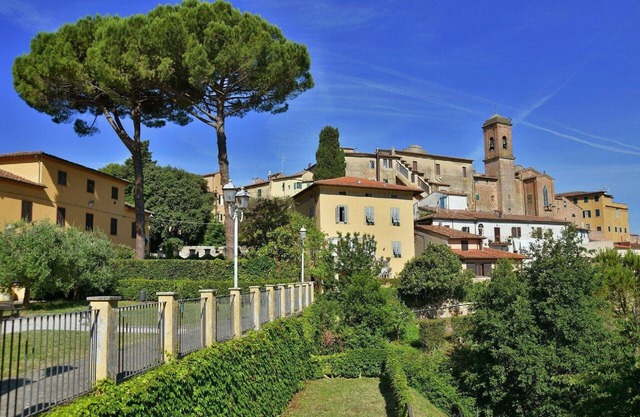 Villa in Lari with Pool & Stunning Hill Views